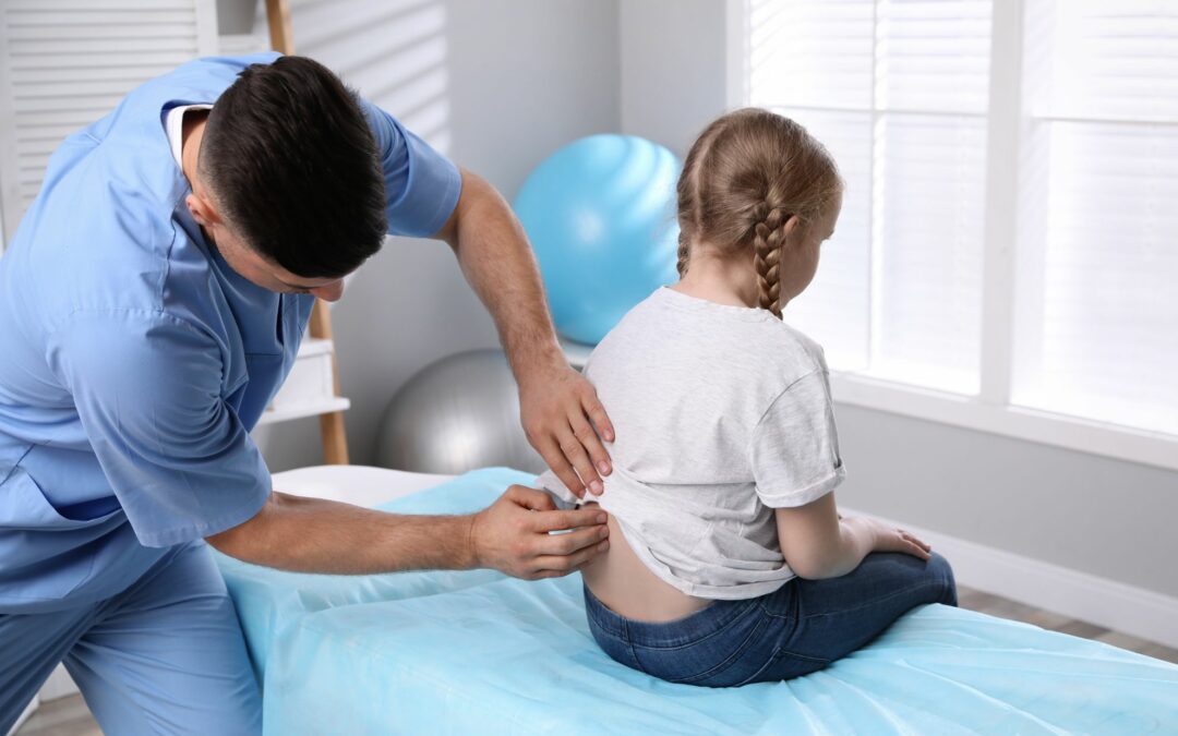 Importancia de la Educación Postural y Rehabilitación en la Vuelta al Cole – Consejos de Fisioterapia Infantil en A3 Policlínica Huércal-Overa