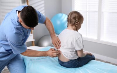Consejos para prevenir dolores de espalda en los niños al volver al cole | Educación postural y Fisioterapia Infantil